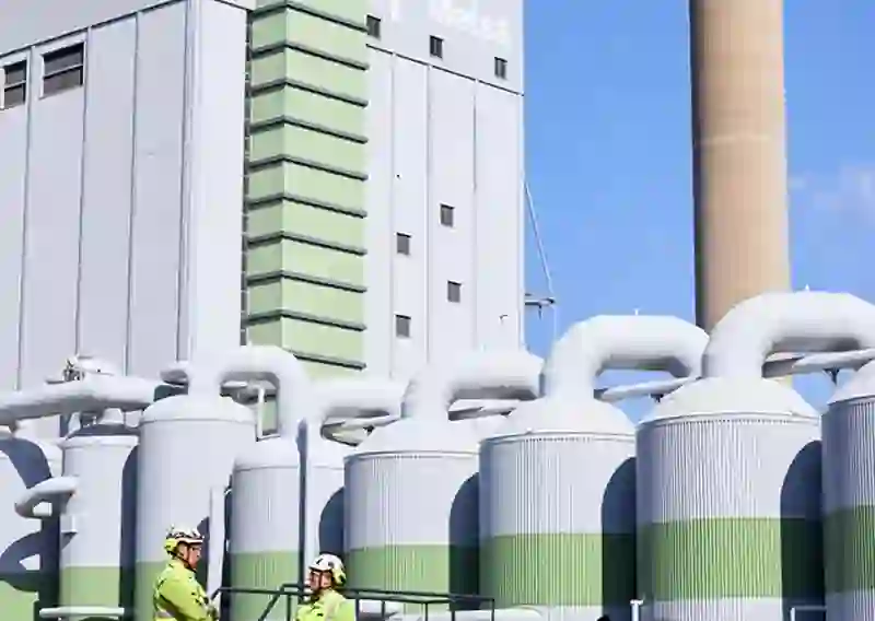 Transformer le CO₂ d’une usine de pâte en pavés durables