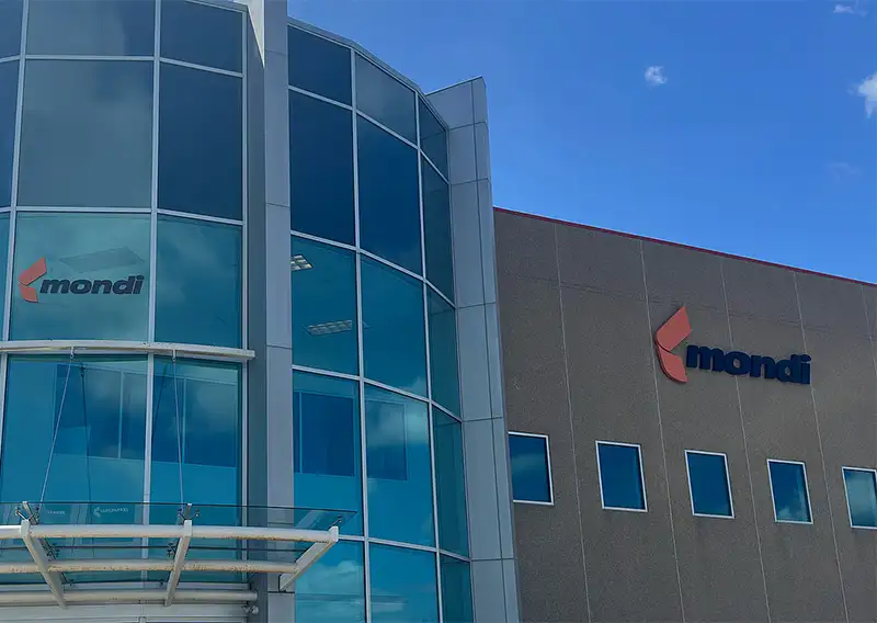 Installation industrielle de Mondi illustrant ses opérations de production de sacs papier aux États-Unis