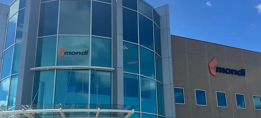 Installation industrielle de Mondi illustrant ses opérations de production de sacs papier aux États-Unis