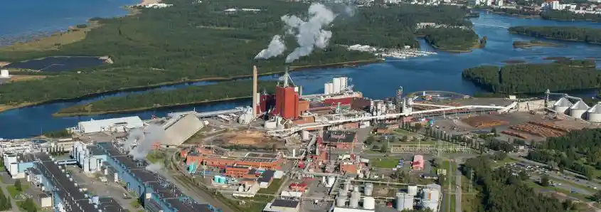 Usine Stora Enso d’Oulu en Finlande où un tribunal a jugé que les salariés devaient être payés après un arrêt lié à des grèves