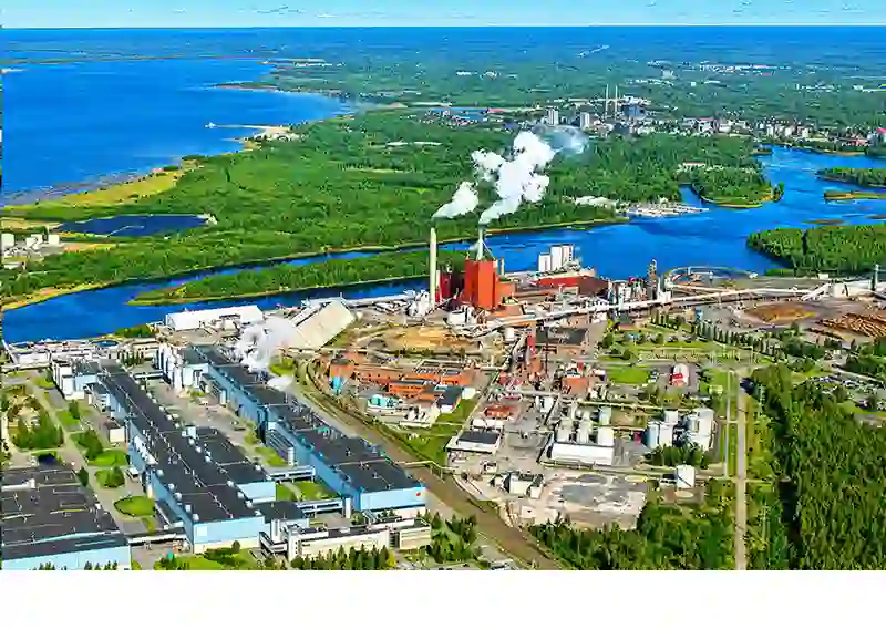 Vue aérienne du complexe intégré de Stora Enso à Oulu, en Finlande